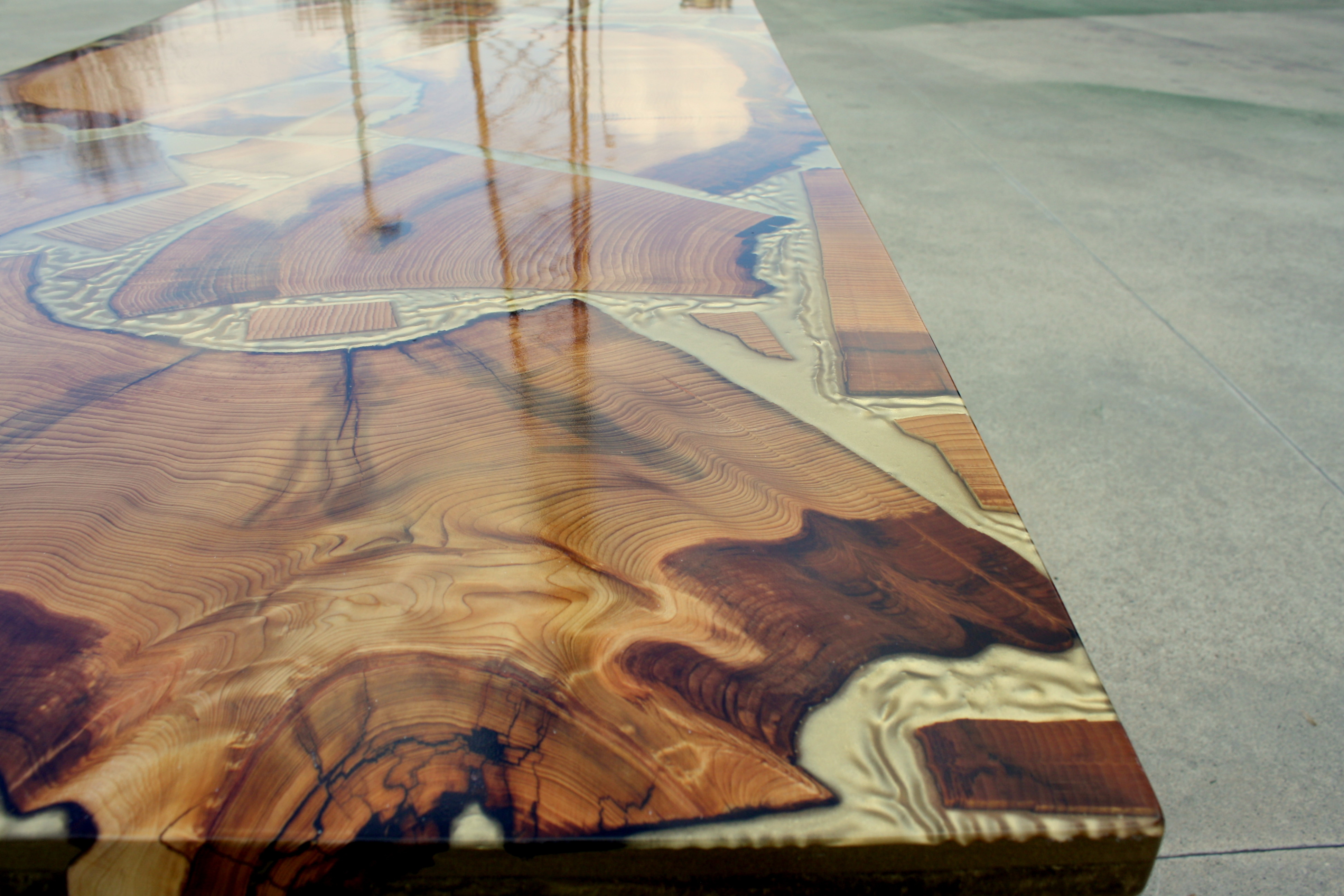 Tavolo in resina e legno- Gold